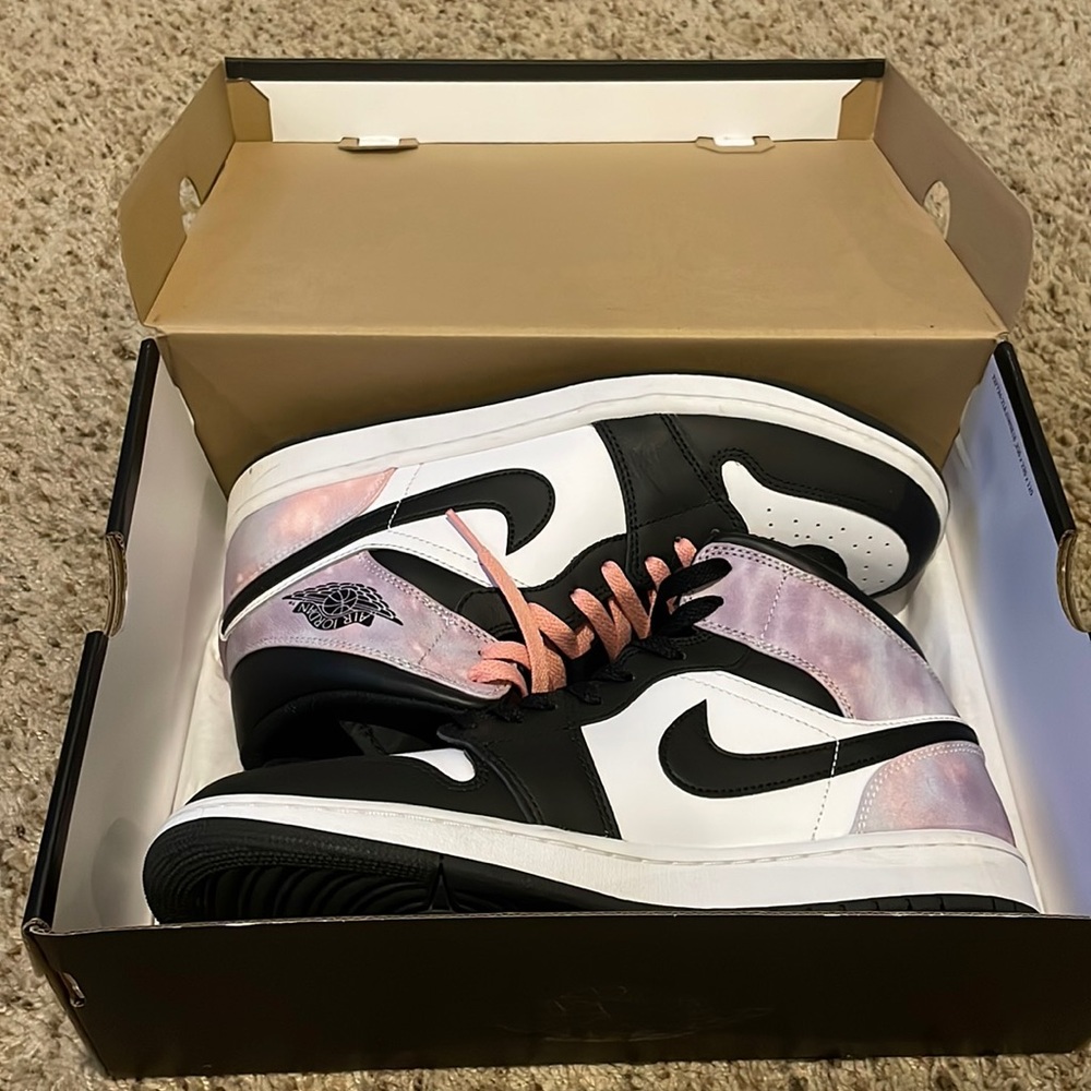 Jordan1 Mid SE Zen Master. I bought them and I realized they were the wrong size